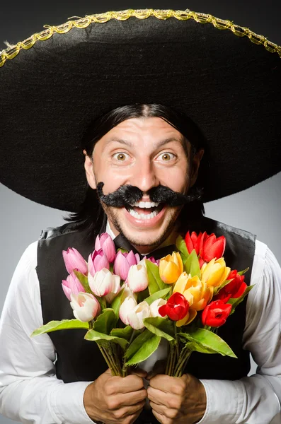 Messicano uomo indossa sombrero — Foto Stock