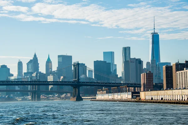 Manhattan híd a nyári napon — Stock Fotó