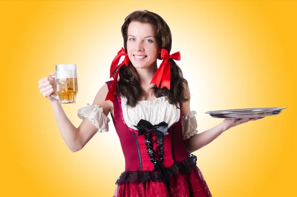 Menina bávara com cerveja — Fotografia de Stock