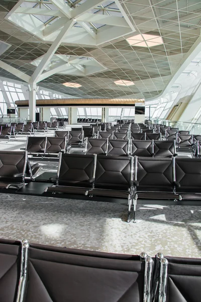 Lege stoelen in de luchthaven — Stockfoto