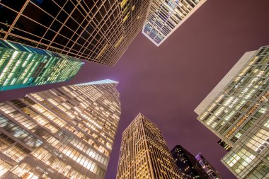 Geceleri New York 'un ünlü gökdelenleri