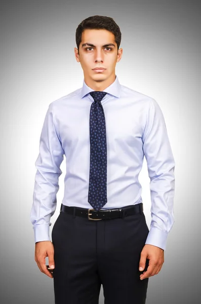 Férfi modell visel inget ellen a színátmenet — Stock Fotó