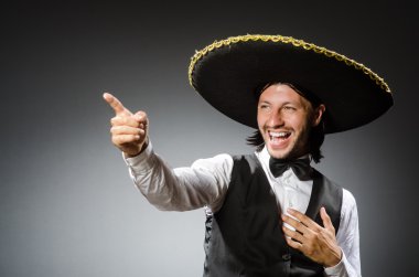 Meksika adam fötr şapka giyer