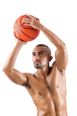 Genç basketbolcu beyazla izole edilmiş