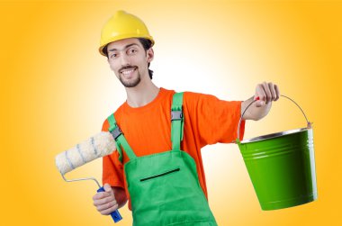 Mutlu genç erkek ressam