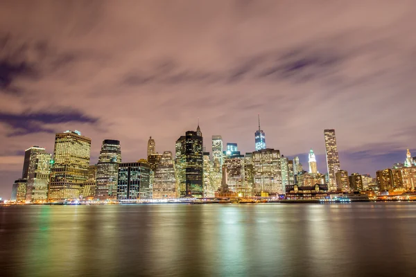 Nattpanorama över Manhattan i New York, USA — Stockfoto