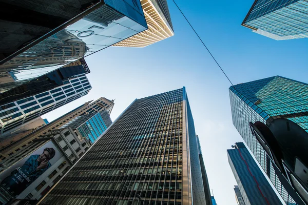 Hohe Wolkenkratzer in der Innenstadt von Hongkong — Stockfoto