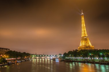 Paris 'teki Eyfel Kulesi
