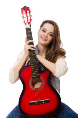 Gitarlı, beyaz tenli, gülümseyen kız.
