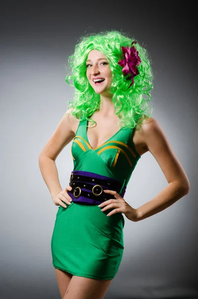 Femme en saint patrick concept — Photo