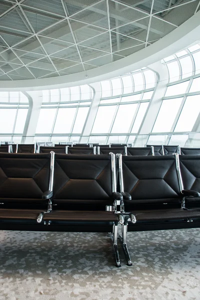 Scaune în zona de lounge a aeroportului — Fotografie, imagine de stoc