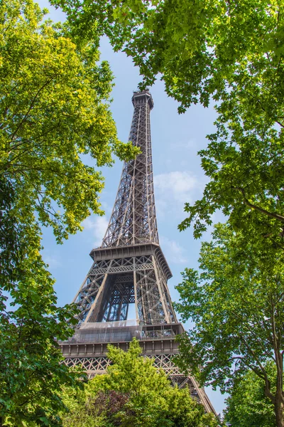 Tour Eiffel le jour de l'été — Photo