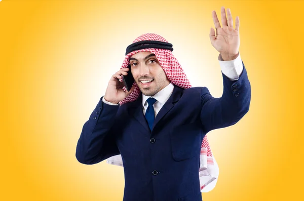 Uomo d'affari arabo isolato contro il gradiente — Foto Stock