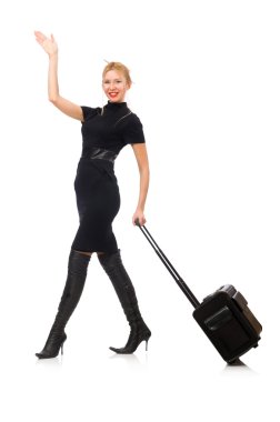 Beyaz tenli, çantalı güzel bir kadın.