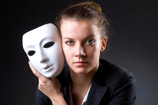 Vrouw met masker in hypocrisie concept — Stockfoto