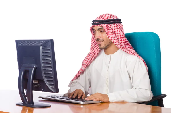 Арабський бізнесмен, що працює на комп'ютері — стокове фото