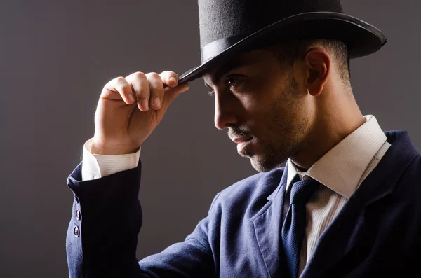 Hombre con sombrero en concepto vintage —  Fotos de Stock