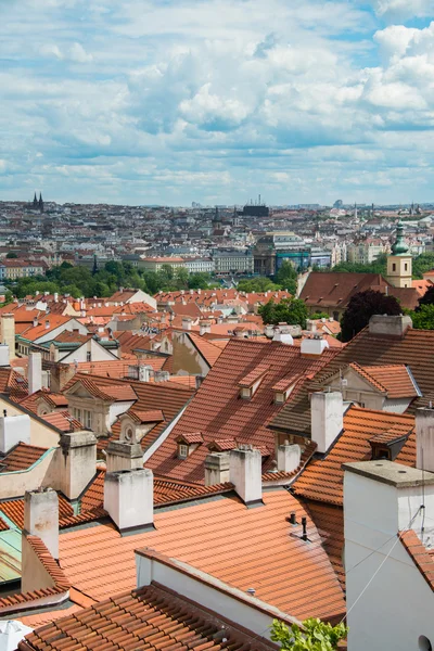 Vista di Praga nella luminosa giornata estiva — Foto Stock