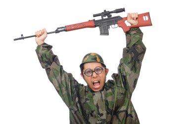 Elinde silah tutan bir adam.