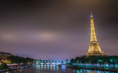Paris 'teki Eyfel Kulesi