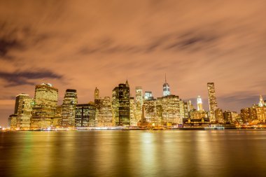 New York, ABD 'de Manhattan' ın gece panoraması