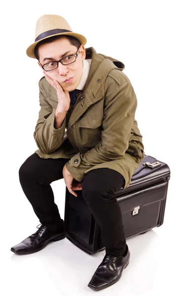 Młody człowiek z walizką odizolowany na biało — Zdjęcie stockowe
