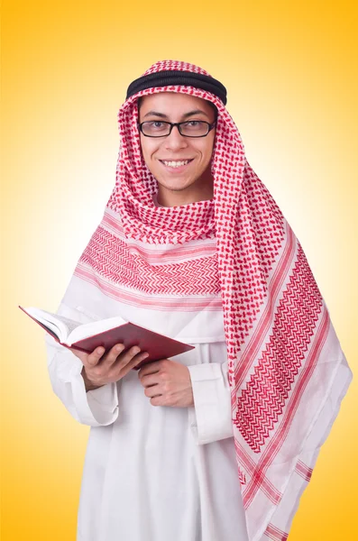 Młody człowiek Emiraty przeciwko gradientu — Zdjęcie stockowe