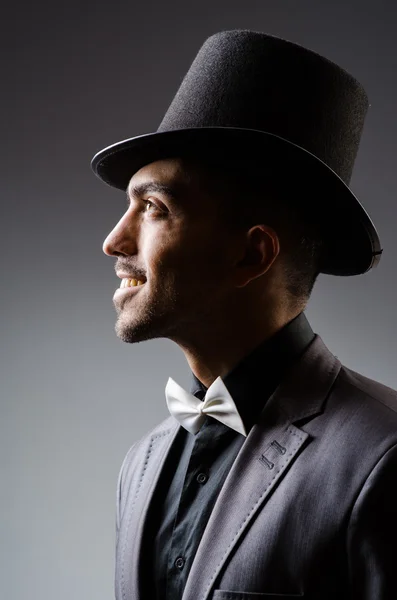 Hombre con sombrero en concepto vintage —  Fotos de Stock