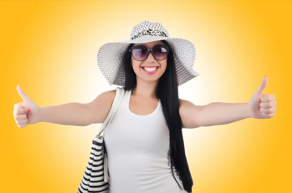 Jovem mulher se preparando para férias — Fotografia de Stock