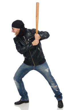 Beyazda beyzbol sopası olan agresif bir adam.