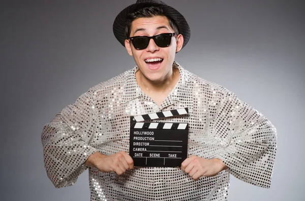 Asistente de cámara joven con clapperboard — Foto de Stock