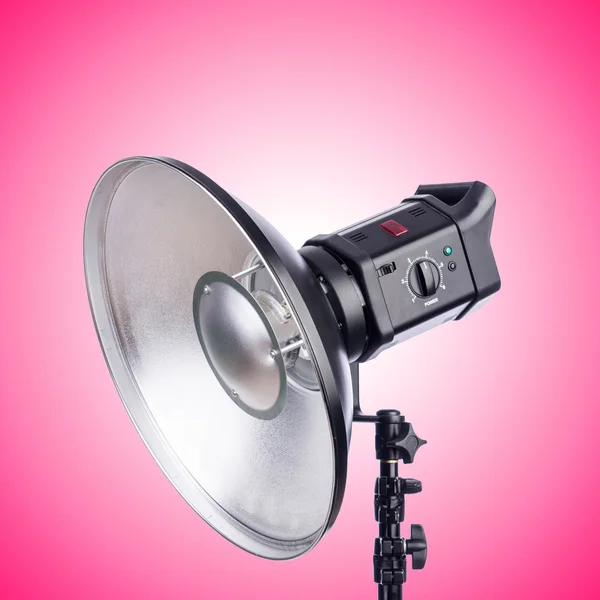 Studio licht staan — Stockfoto