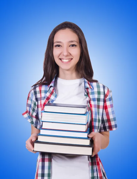 Estudiante chica con muchos libros contra el gradiente —  Fotos de Stock