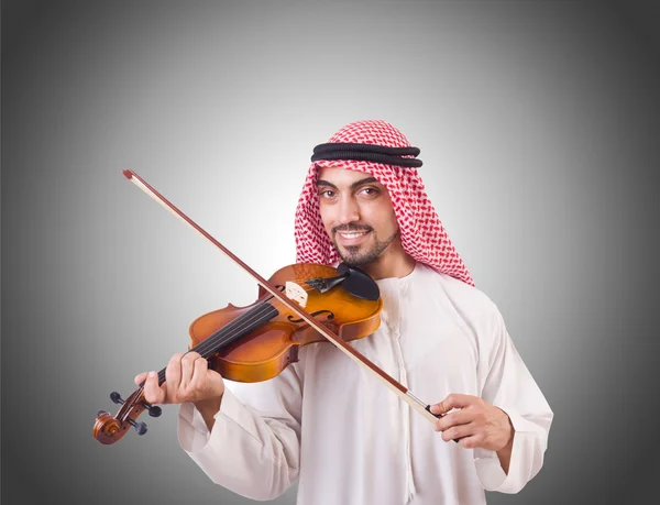 Hombre árabe tocando música contra el gradiente — Foto de Stock