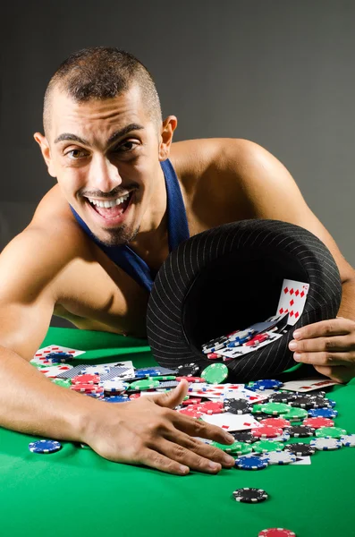 Man drinking and playing in casino — Stock Photo, Image