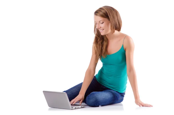 Jolie fille en utilisant un ordinateur portable isolé sur blanc — Photo