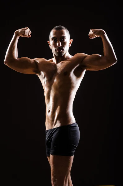 Muscular man posing — Stock Photo, Image