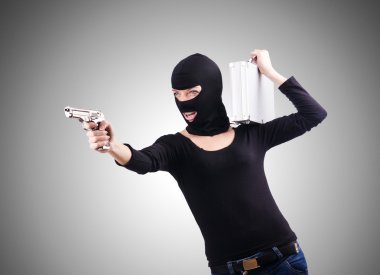 Degrade karşı silahla suç