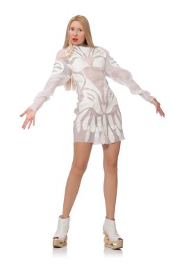 Beyaz tenli güzel bir kadın.