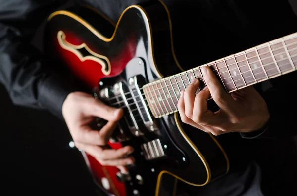 Man with guitar during concert — Stock Photo, Image