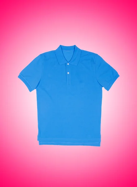 Mannelijke t-shirt tegen het verloop — Stockfoto
