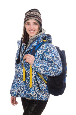 Sırt çantalı, beyaz tenli, iyimser genç kız.