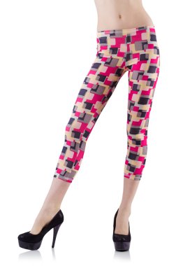 Beyaz arka planda izole kadın bacakları