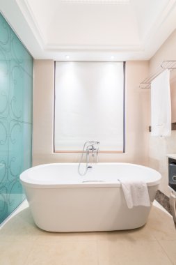 Küvetli modern banyo iç