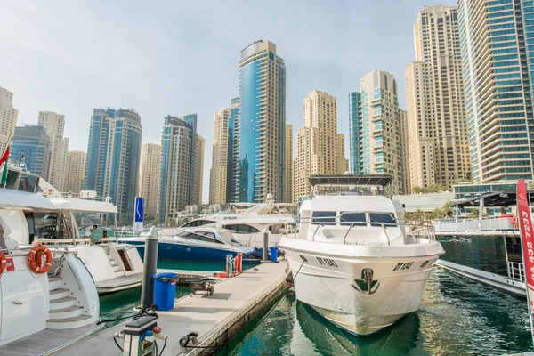 Dubai Marina distrito nos Emirados Árabes Unidos — Fotografia de Stock