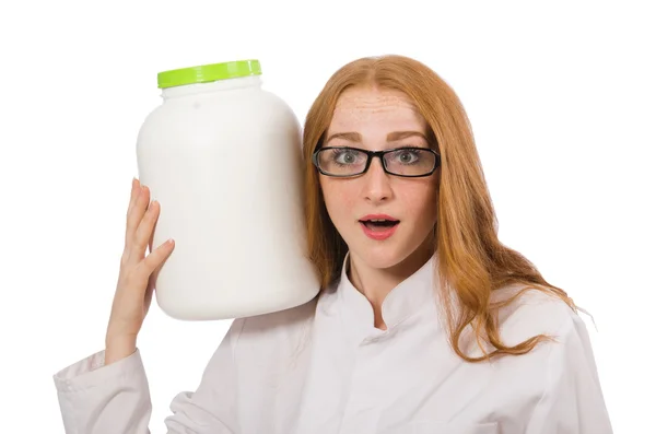 Νεαρή γυναίκα γιατρός εκμετάλλευση βάζο πρωτεΐνης που απομονώνονται σε λευκό — Φωτογραφία Αρχείου