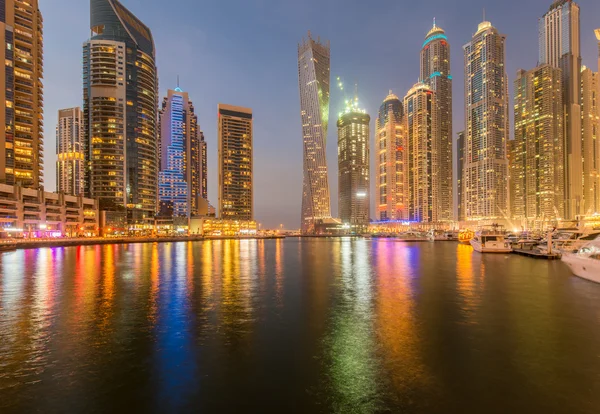 Dubai Marina distrito en Emiratos Árabes Unidos — Foto de Stock