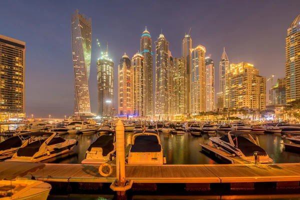 Dubai Marina distrito en Emiratos Árabes Unidos — Foto de Stock