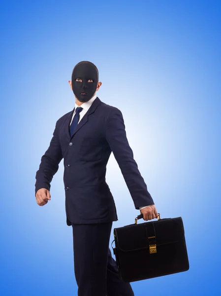 Mann mit Maske gegen das Gefälle — Stockfoto