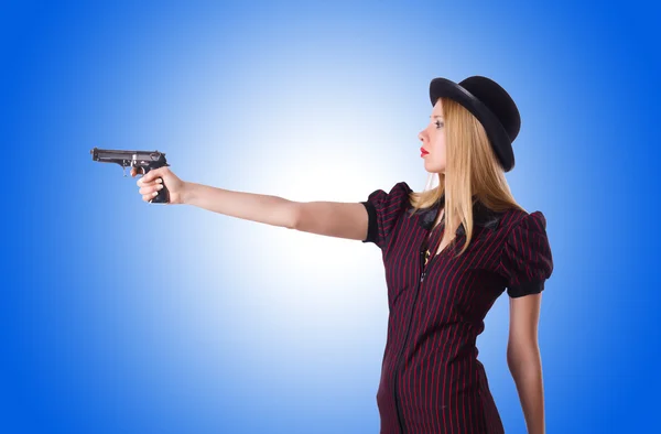 Mujer gangster con pistola — Foto de Stock